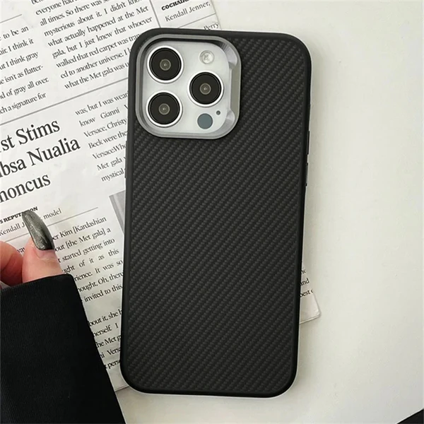 Smooth & Sleek Finish Soft Carbon Textured Case