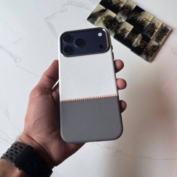 Halfway Leather Case iPhone 17 Pro Max