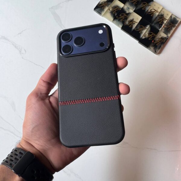Halfway Leather Case iPhone 17 Pro Max